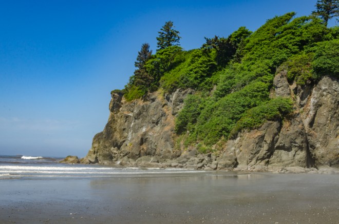 Spectacular colors along the beach.