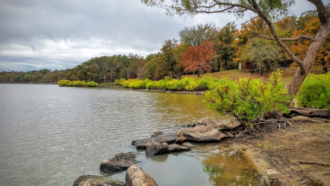 Gorgeous colors along the lake.