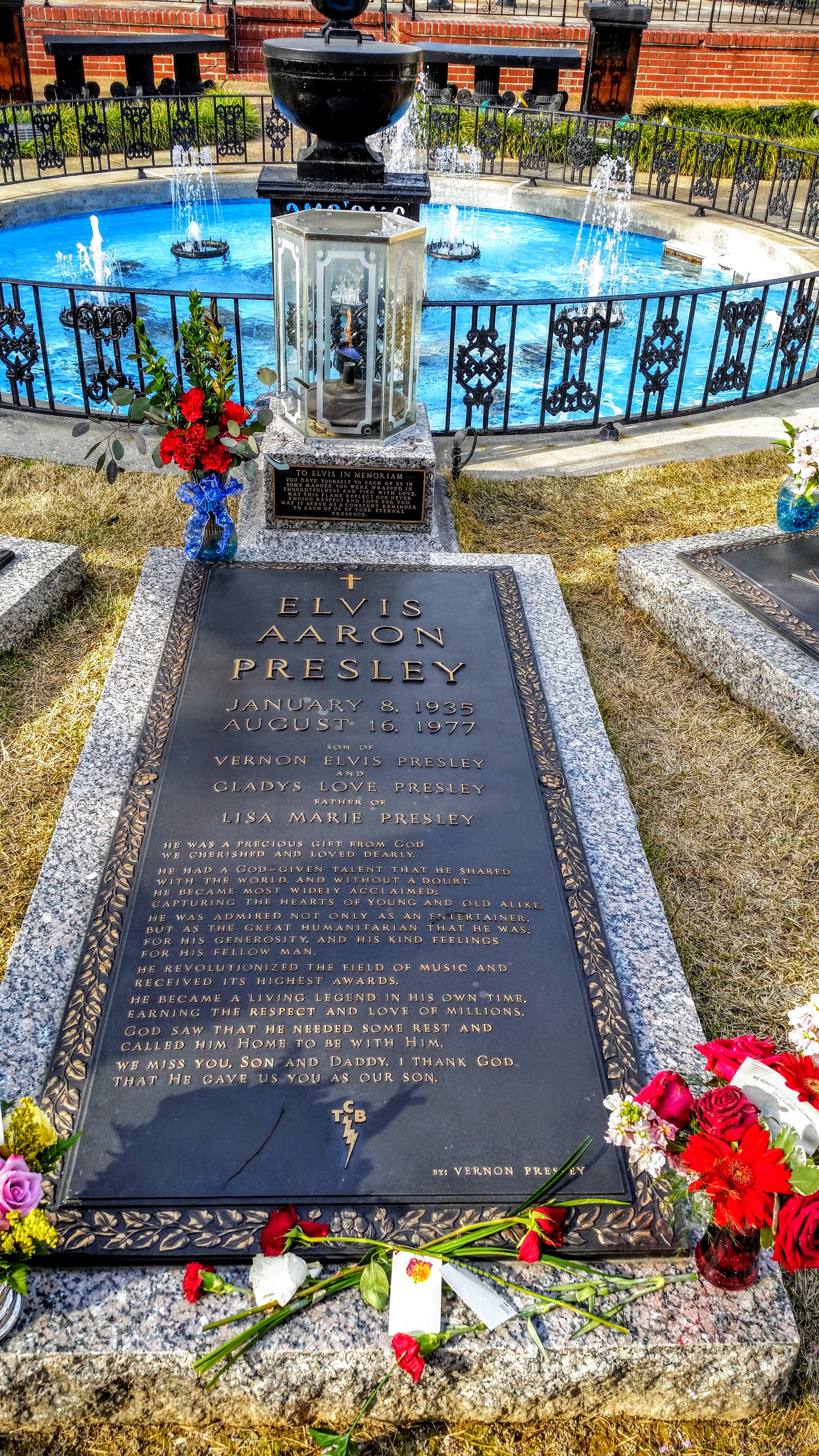 Elvis grave
